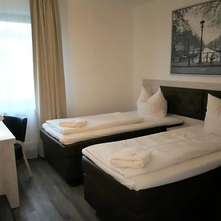 Hotel Near By Laatzen Eksteriør billede