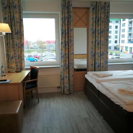 Hotel Near By Laatzen Eksteriør billede