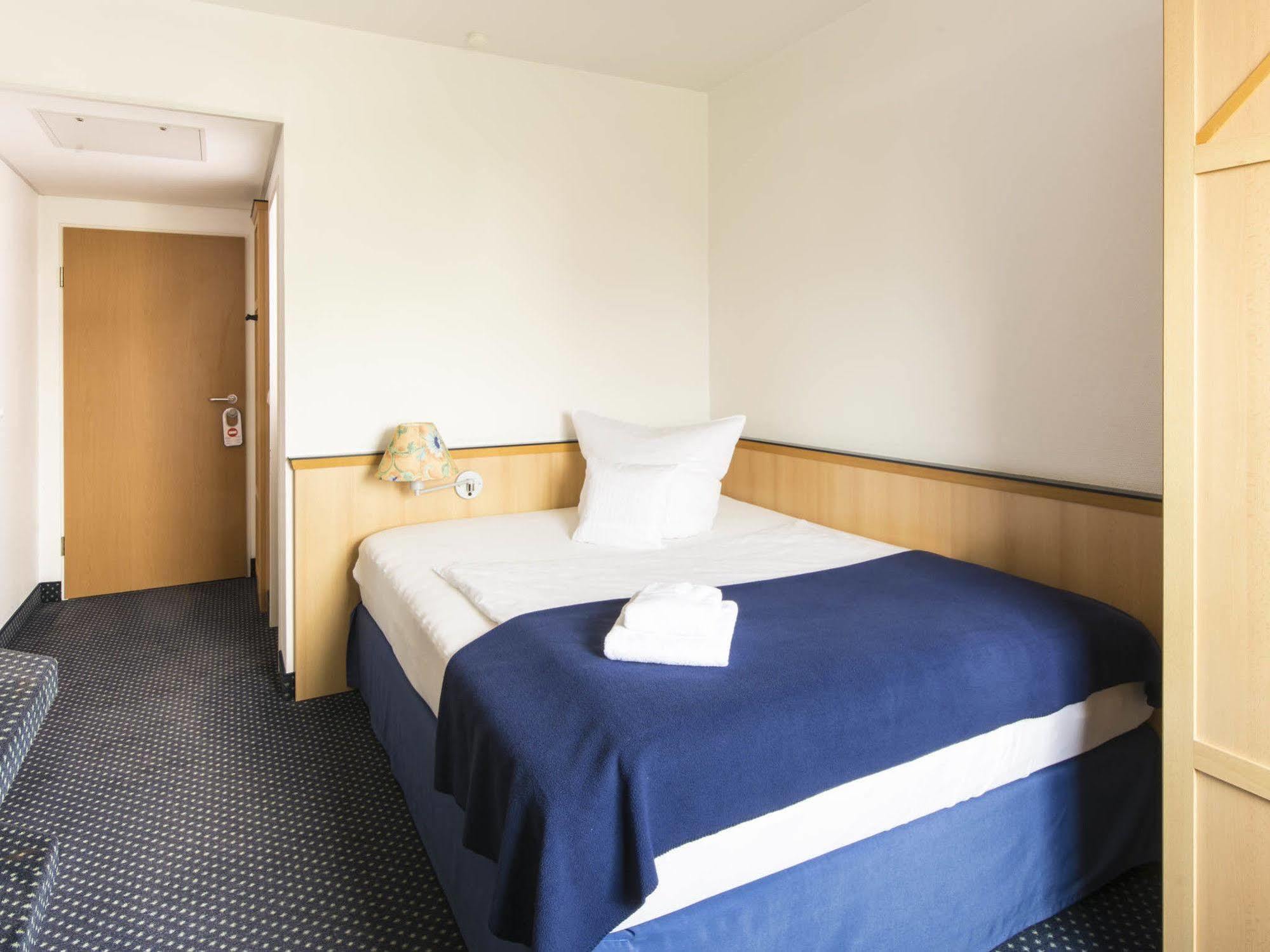 Hotel Near By 3*