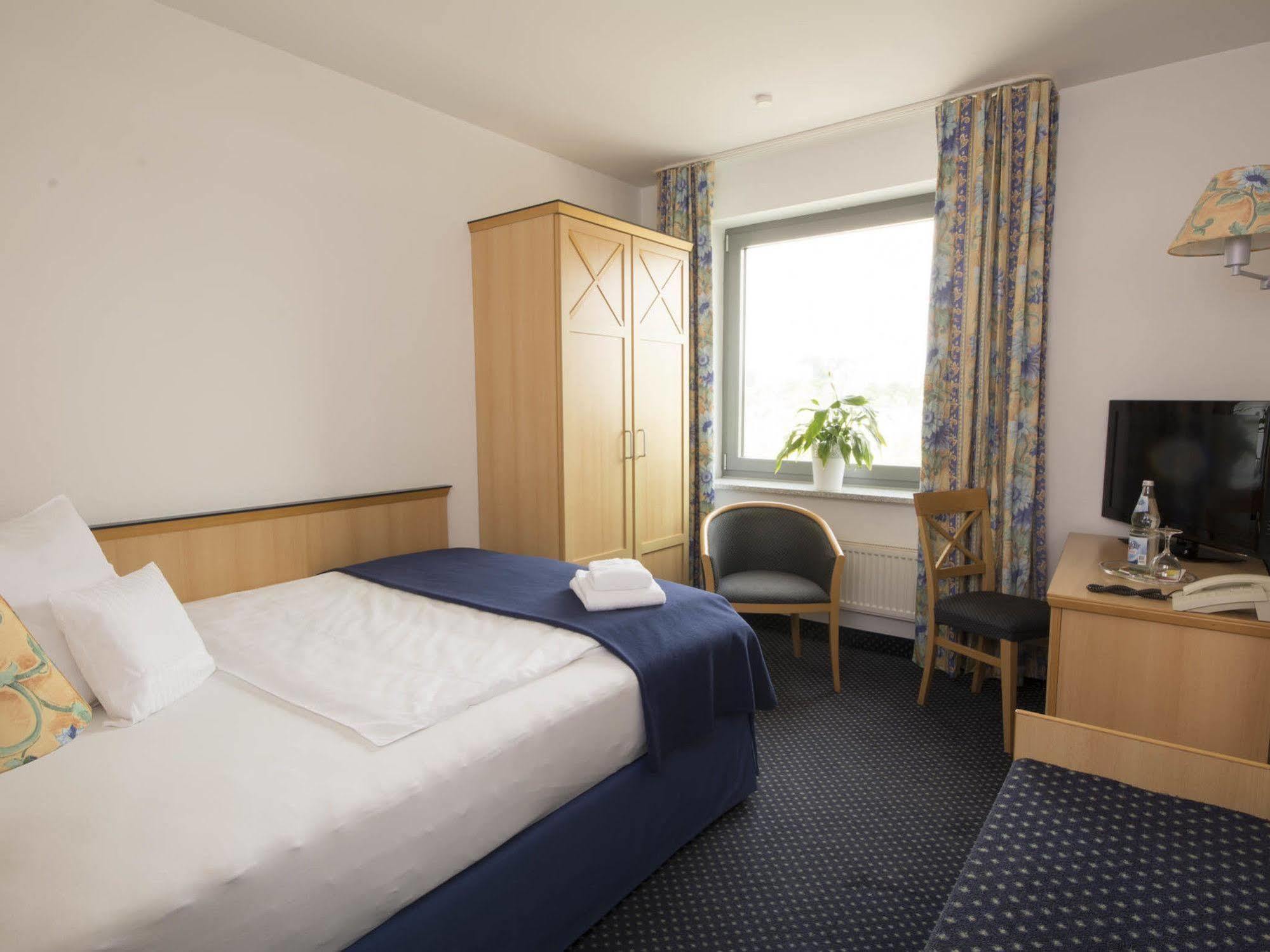 Hotel Near By 3*